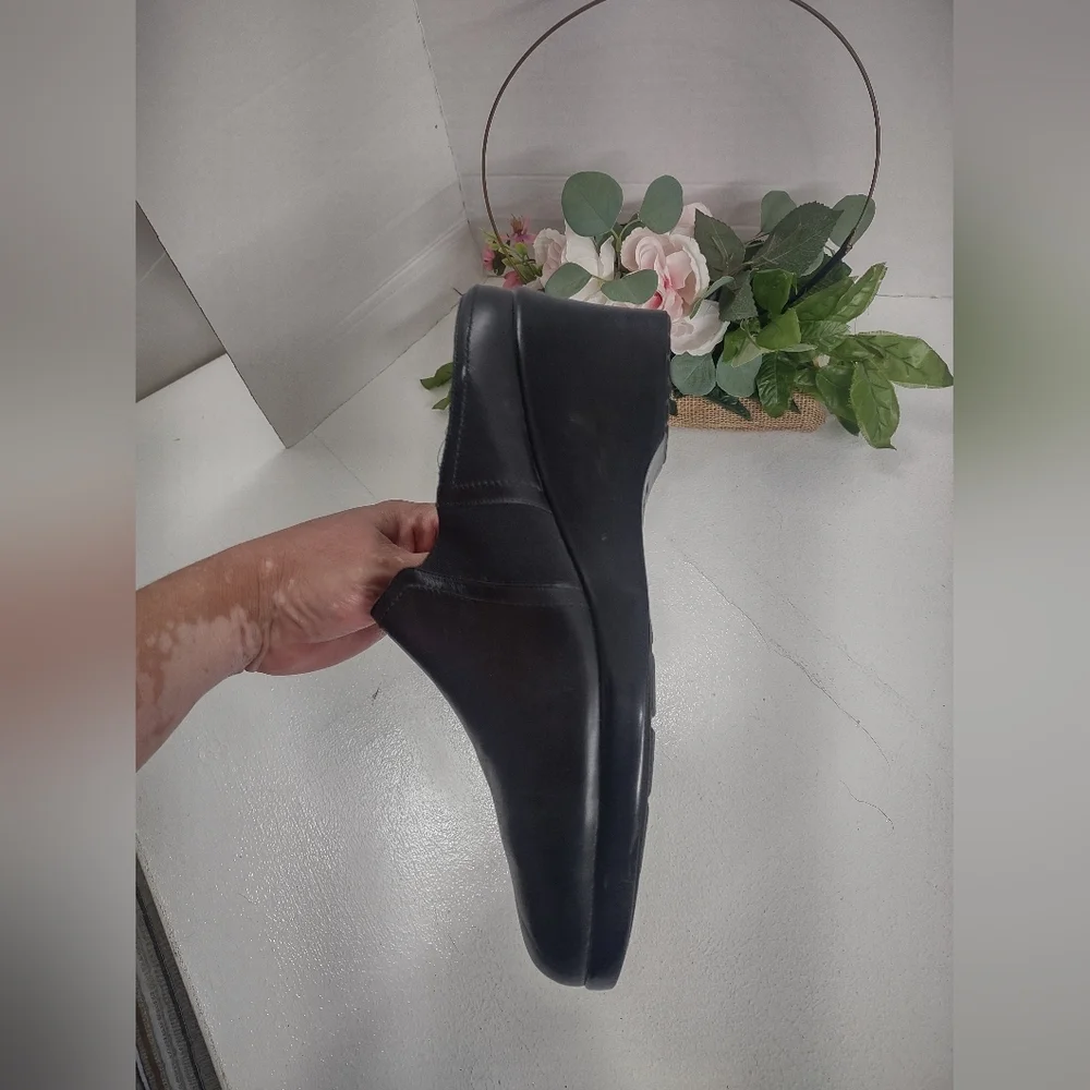 Munro Black Women's Mules - Picture 3 of 5